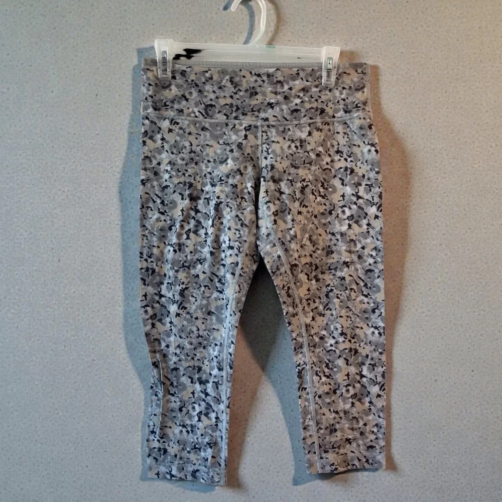 Lululemon Wunder Under Capri Leggings | Size 8 | Gray Camo